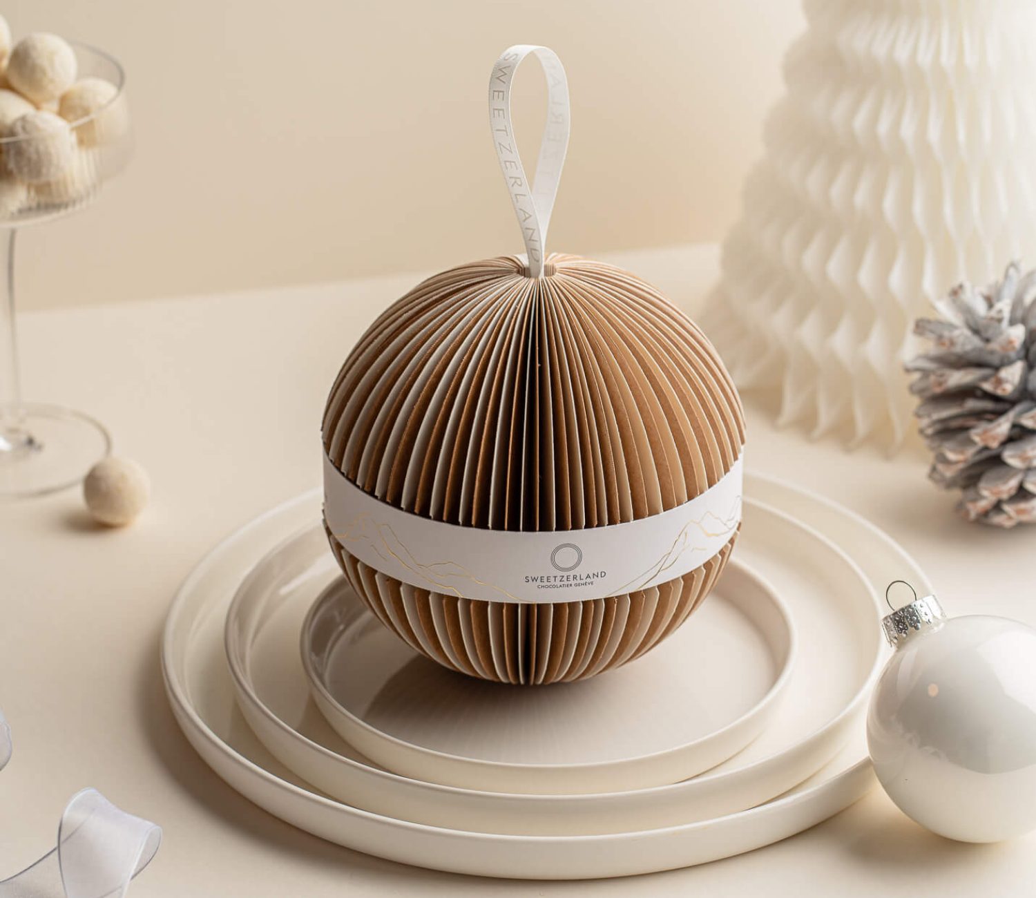 Sweetzerland-Sweet-Secret-Christmas-Ball-Magic-Table-2 Sweetzerland-Sweet-Secret-Christmas-Ball-Magic-Table-2